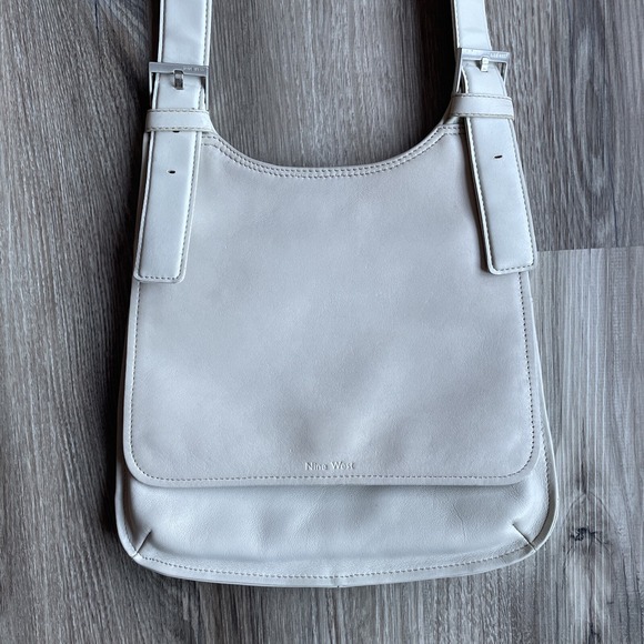 Vintage Nine West Leather Crossbody Bag Purse Ivory Cream Smooth Pebbled Flat - Picture 2 of 13